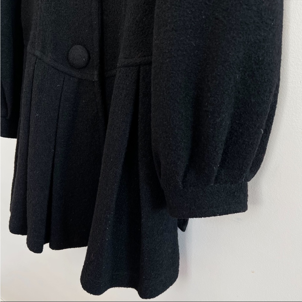 Chic Black Coat With Statement Collar - image 5